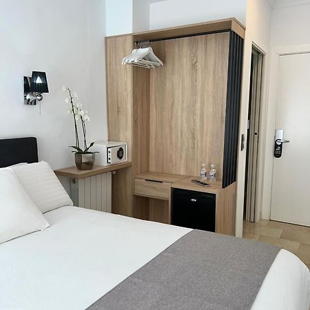 Abril Nerja Hotel Bagian luar foto