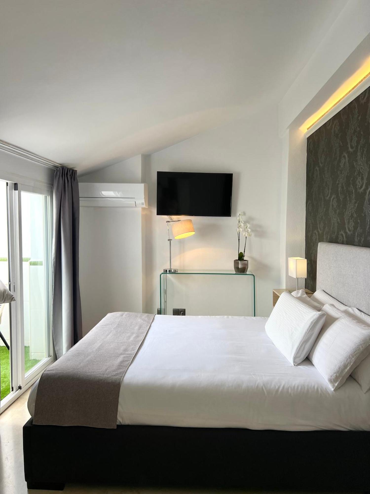 Abril Nerja Hotel Bagian luar foto