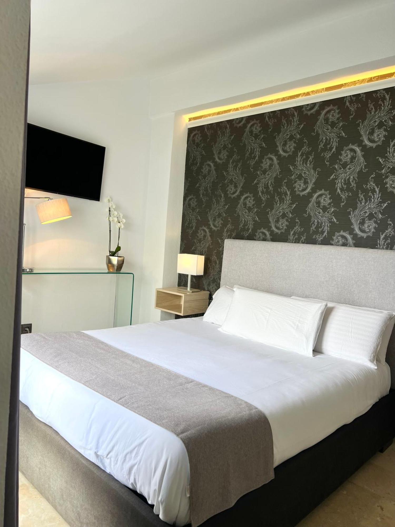 Abril Nerja Hotel Bagian luar foto