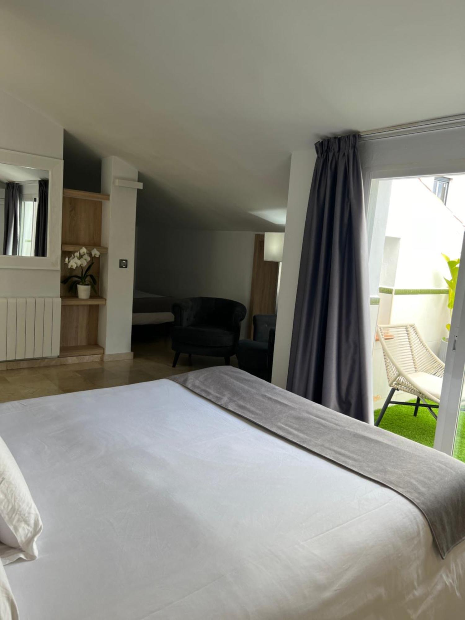 Abril Nerja Hotel Bagian luar foto
