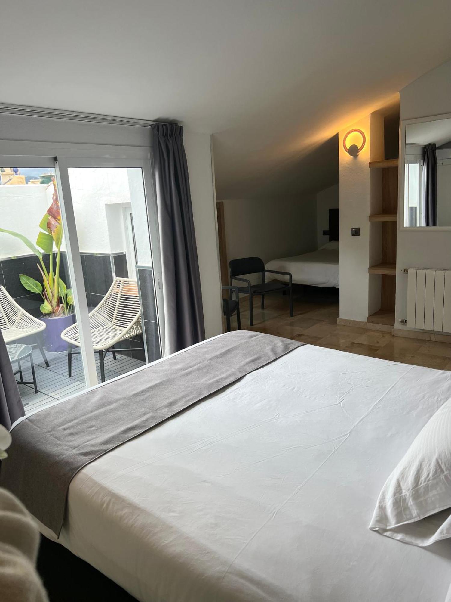 Abril Nerja Hotel Bagian luar foto