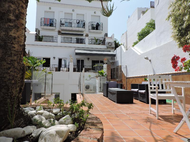 Abril Nerja Hotel Bagian luar foto