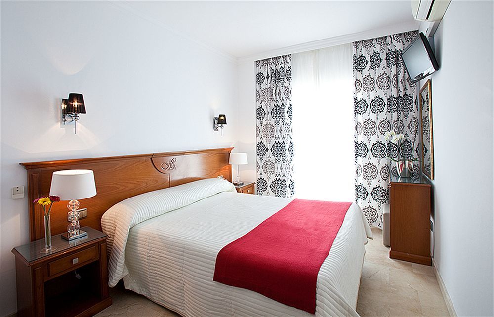Abril Nerja Hotel Bagian luar foto