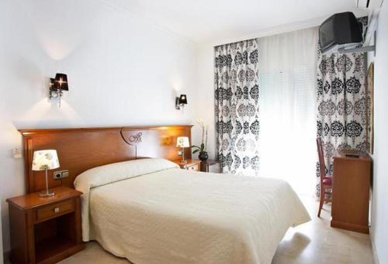 Abril Nerja Hotel Bagian luar foto